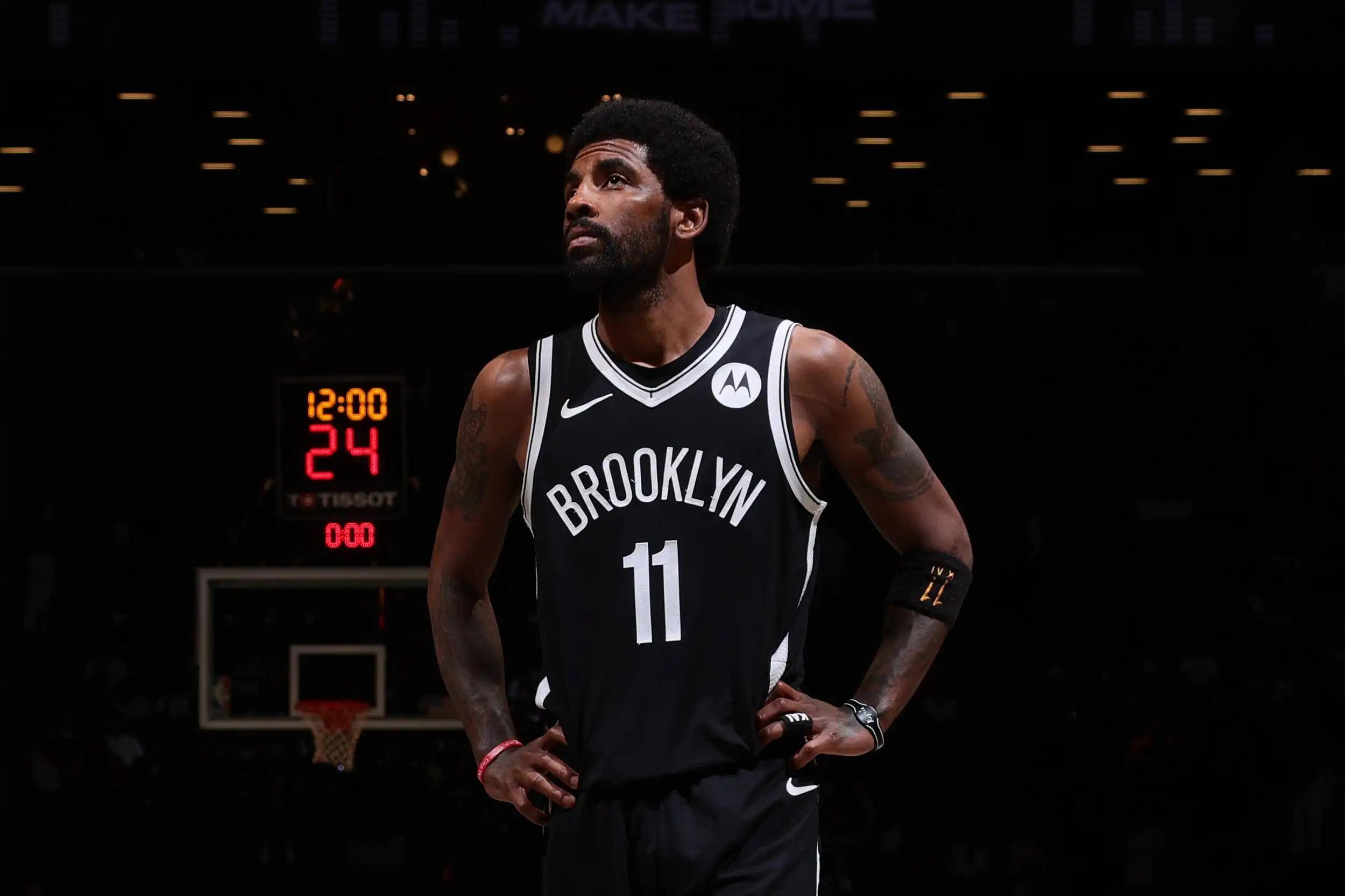 显示出他坚 显示出他坚