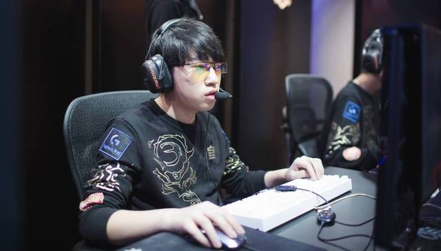 尤其是在初 尤其是在初